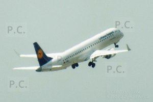 jet aircraft lufthansa poland chopin