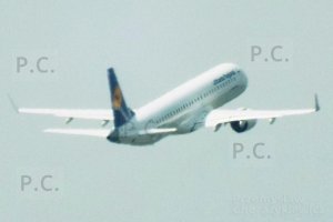 jet aircraft lufthansa poland chopin warsaw