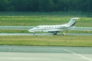 CS-PHA Embraer Phenom 300 lotnisko Chopina (Warszawa-Okęcie) fot. Przemysław Chorążykiewicz 23.6.2018.JPG
