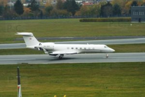 Gulfstream G550 higherthanjumbojets.pl thrust reverser photo chorazykiewicz przemysl.JPG