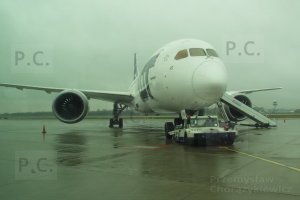 B 787 and airport tug Chopin Airport