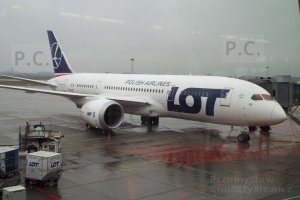 SP-LRC po wylądowaniu na lotnisku Szopena