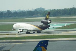 md 11 chopin warsaw higherthanjumbojets.pl ups parcel delivery king trijet.JPG