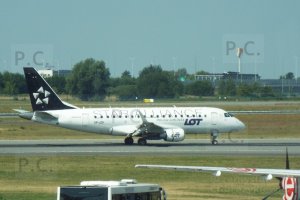 Embraer Star Alliance higherthanjumbojets.pl Chorazykiewicz aircraft photos.JPG