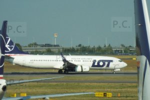 boeing b 737 pll lot chorazykiewicz photograph