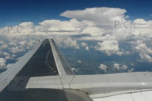 lot w chmurach embraer warszawa