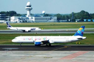 higherthanjumbojets.pl Chopin Airport Warsaw Poland Small Planet July 2018.JPG