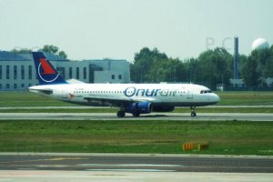 tc-obm higherthanjumbojets.pl onur air a320.JPG