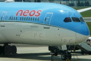 EI-NEO higherthanjumbojets.pl biało-niebieski samolot Boeing