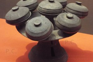 starodawny pojemnik lub inny przedmiot