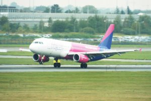 lądowanie wizzair warszawa okecie chopin