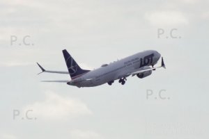 chopin warsaw airport boeing take-off undercarriage