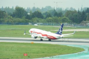PLL LOT white red livery take-off Chopin Airport