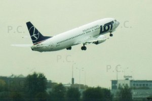 B 737 SP-LLE Polish Airlines take-off Chopin Warsaw.JPG