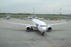 polish b 737 higherthanjumbojets.pl front view
