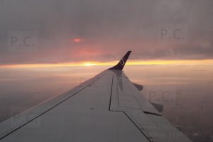 oświetlony horyzont nad chmurami na trasie z rzeszowa