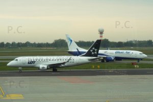 Przemyslaw Chorazykiewicz Star Alliance Chopin Blue Air PLL LOT Embraer B 737.JPG