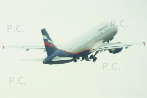 Chopin Airport Aeroflot take-off undercarriage.JPG