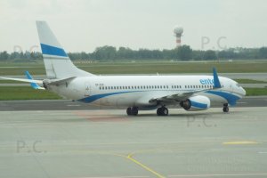 Boeing SP-ESC Chopin Airport Enter.JPG