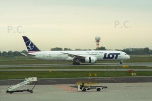 SP-LSB Boeing B 787 Dreamliner PLL LOT Chopin.JPG