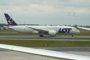 Boeing B 787 SP-LRE higherthanjumbojets.pl Star Alliance.JPG