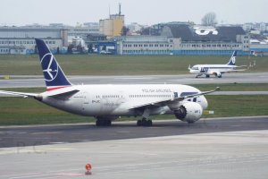 Polish Airlines Dreamliner SP-LRC higherthanjumbojets.pl B 787(Embraer) LOT photo Przemyslaw Chorazykiewicz.JPG