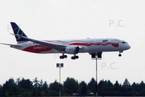 b 787 pll lot chopin airport proud of poland's independence 20.07.2018.JPG