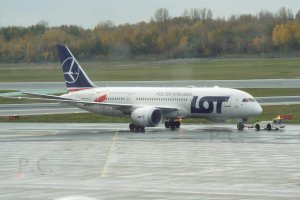 Boeing B 787 SP-LRH higherthanjumbojets.pl 26. 10. 2018 Polish Olympic Committee.JPG