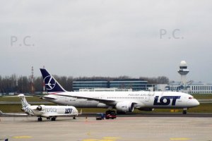 SP-LSB Boeing B 787 Dreamliner PLL LOT photo Przemyslaw Chorazykiewicz 16. 11. 2018.JPG