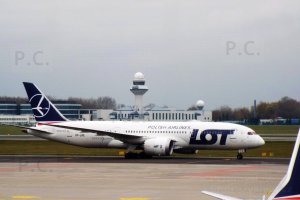 SP-LRE higherthanjumbojets.pl B 787 Dreamliner PLL LOT (photo Przemyslaw Chorazykiewicz Przemysl Poland).JPG