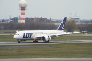 Polish aviation internet site higherthanjumbojets.pl B 787 Chopin Warsaw Poland (fot. Przemyslaw Chorazykiewicz).JPG