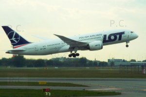 Boeing B 787 Dreamliner PLL LOT Chopin Przemyslaw Chorazykiewicz Przemysl Poland.JPG