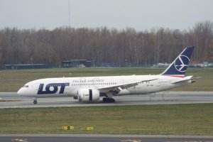 SP-LRC higherthanjumbojets.pl B 787 Dreamliner PLL LOT photo Przemyslaw Chorazykiewicz.JPG