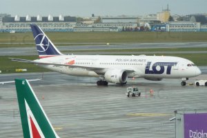 Boeing B 787 SP-LRH PLL LOT  higherthanjumbojets.pl Alitalia.JPG