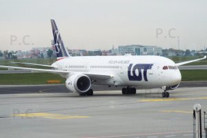 Boeing B 787-9 Dreamliner PLL LOT Chopin Airport SP-LSB.JPG