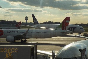 (Portugal, Turkish) Boeing B 787 Dreamliner PLL LOT Chopin Warsaw Poland.JPG