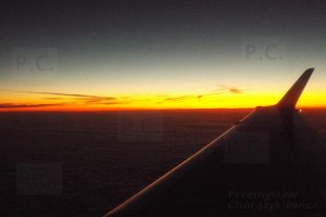 Embraer kolorowy horyzont Rzeszów-Jasionka (Warszawa-Okęcie) EPRZ sky full of colours mid-air daybreak.JPG