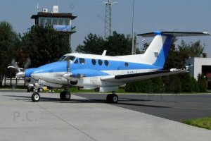Rzeszów samolot Beech F90 N6VJ Przemysław Chorążykiewicz Przemyśl.JPG
