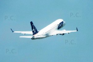 Chopin Airport  Embraer 170 175 195 higherthanjumbojets.pl fot. Przemysław Chorążykiewicz.JPG