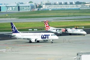 Dash Embraer higherthanjumbojets.pl Przemysław Chorążykiewicz fotografia lotnictwo.JPG