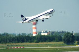 Chopin Airport start Embraera higherthanjumbojets.pl strona internetowa Przemysław Chorążykiewicz.JPG