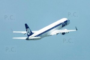 Chopin Airport  Embraer  195 SP-LNC PLL LOT higherthanjumbojets.pl fot. Przemysław Chorążykiewicz.JPG