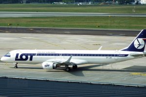 SP-LNC Chopin Embraer  195 higherthanjumbojets.pl photo Przemysław Chorążykiewicz.JPG