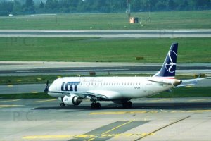 Chopin Airport SP-LNH Embraer  195 higherthanjumbojets.pl Polish Airlines aircraft photos.JPG
