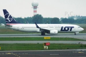 Fotografia lotnictwo historia higherthanjumbojets.pl Boeing B 737 SP-LWD fot. P. Chorążykiewicz.JPG