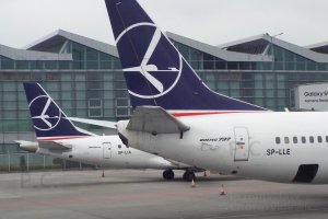 higherthanjumbojets.pl Boeing B 737 SP-LLE (Embraer 175 SP-LIA).JPG