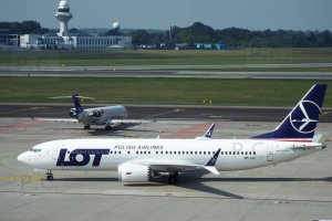 MAX 8 higherthanjumbojets.pl SP-LVC Polish B 737.JPG