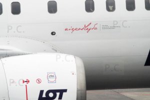 photograph P. Chorazykiewicz niepodlegla independent higherthanjumbojets.pl Polish Boeing B 737 SP-LLE.JPG