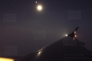 nacht flug mond higherthanjumbojets.pl fotografia lotnictwo historia  przemysl chorazykiewicz moon corona halo