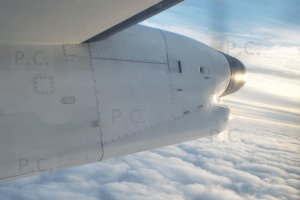 DHC 8 higherthanjumbojets.pl nad chmurami over clouds.JPG